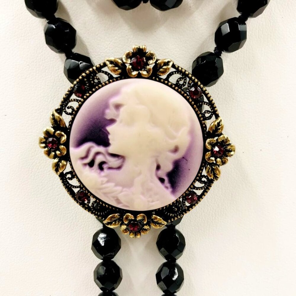 PURPLE CRYSTAL GLASS RHINESTONE CAMEO BROOCH